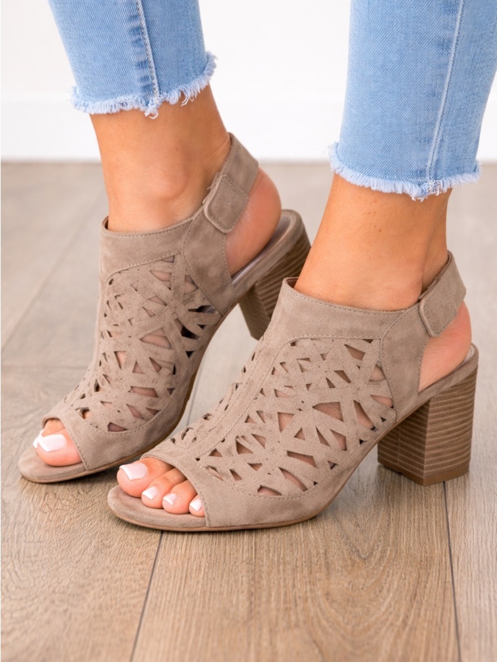 NEW Vince Camuto Taupe Cutout Heels Block Heel Slingback Sandals 8.5